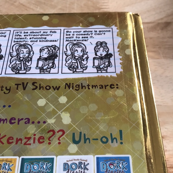 ☘️2 for $10 Sale☘️Dork Diaries #7 Tales from a Not-So-Glam Tv Star, ages 9-13 - Picture 14 of 15